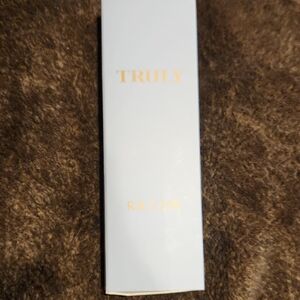 TRULY Hair Removal Razor - Gold and White